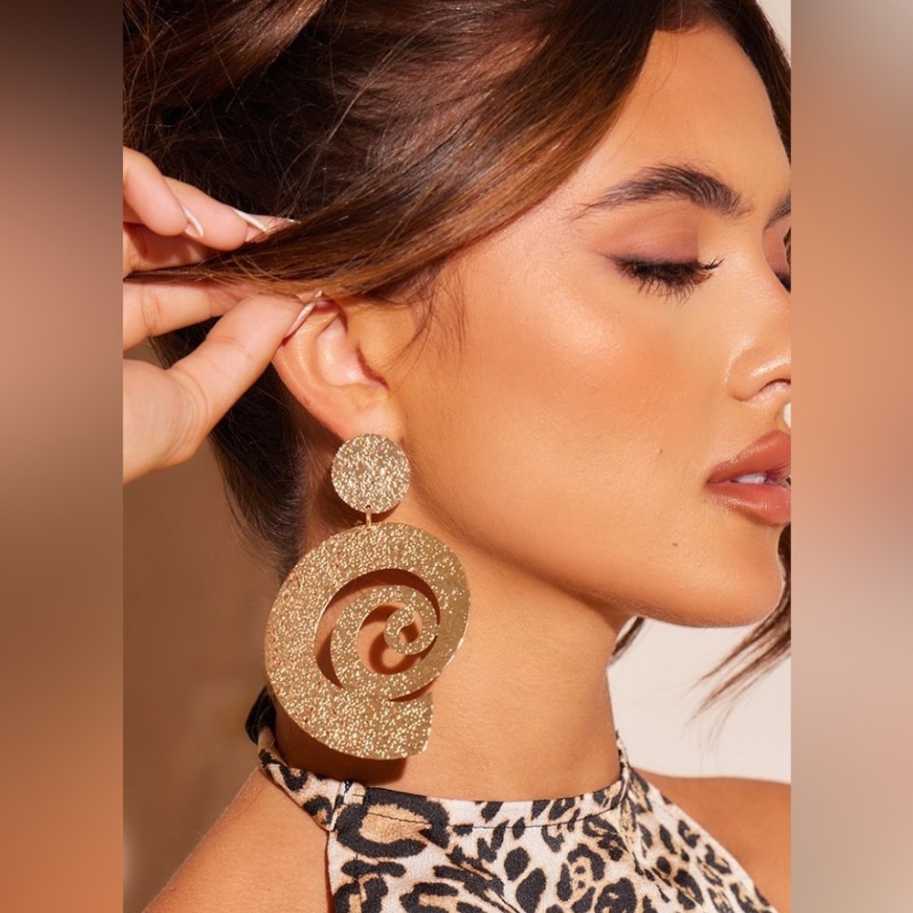NEW PrettyLittleThing Gold Textured Swirl Disk Statement Earrings ~ 💫